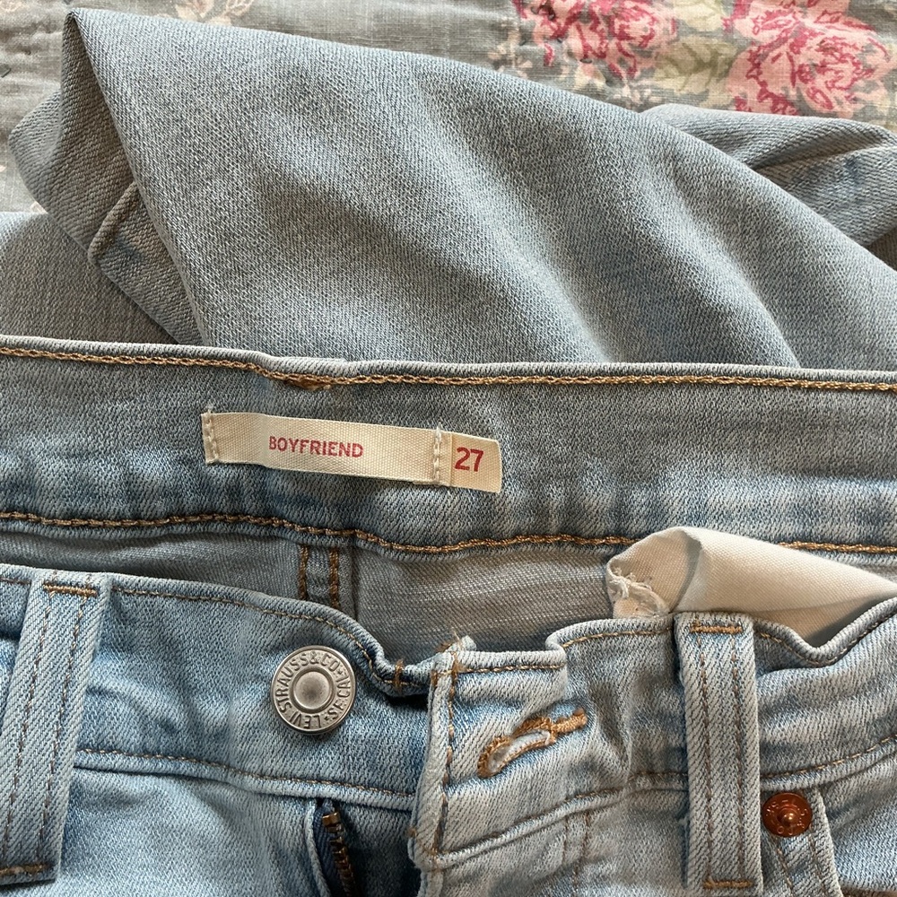 Levi’s Womens Size 27 Boyfriend Mid Rise Denim Jeans Actual Waist Size 29” - Picture 11 of 11
